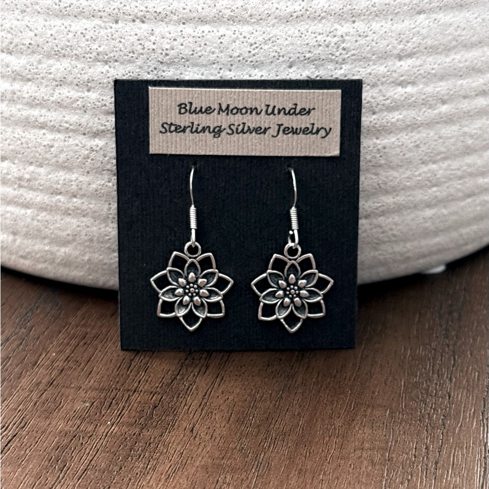 925 Sterling Silver Flower Dangle Earrings! NEW!